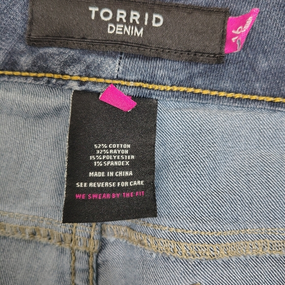 Torrid Denim Women’s Jeans w/Leg Side Zippers Low Raise 5-pockets Desig Size 16 - Picture 8 of 12